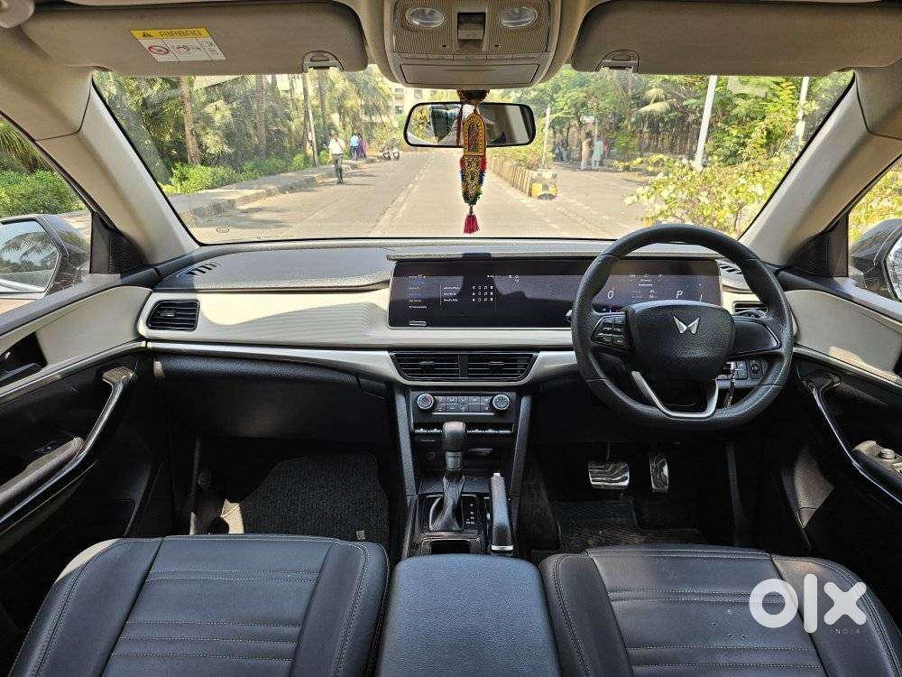 Mahindra Xuv700 2.0 Ax 5 Petrol At Str, 2022, Petrol