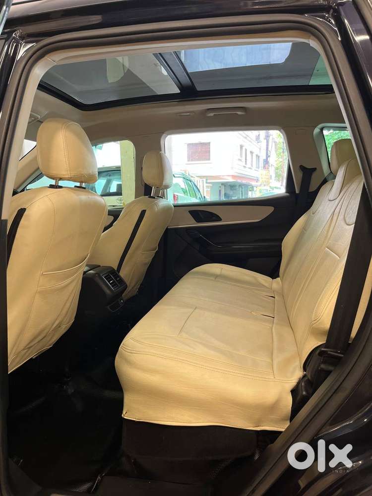 Mahindra Xuv700 2.0 Ax 3 Petrol Mt 5 Str, 2022, Petrol