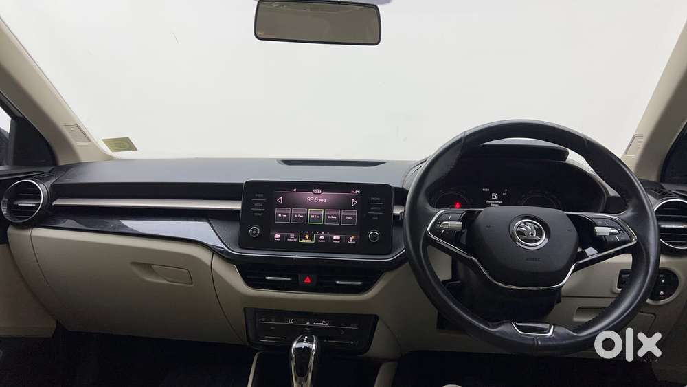 Skoda Slavia Ambition 1.0l Tsi At, 2022, Petrol