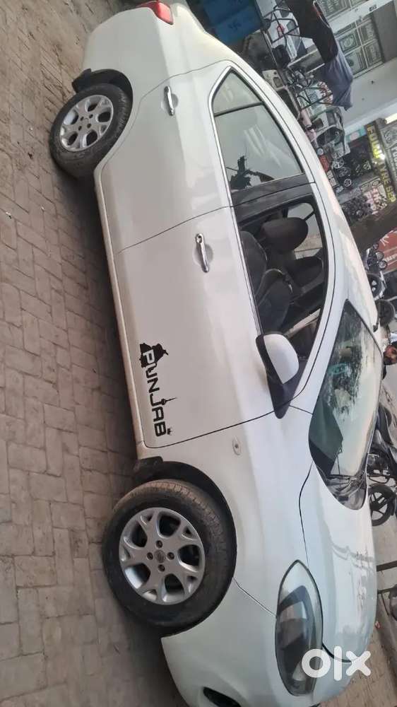 Renault Scala Rxl Petrol 2013