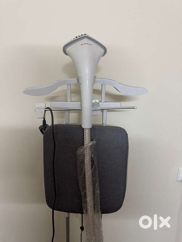 AGORA BRAND NEW CLOTHES STEAMER