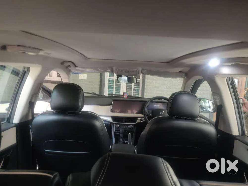 Mahindra Xuv700 Ax5 Petrol At  2024 Model 10k Km Excellent Condition