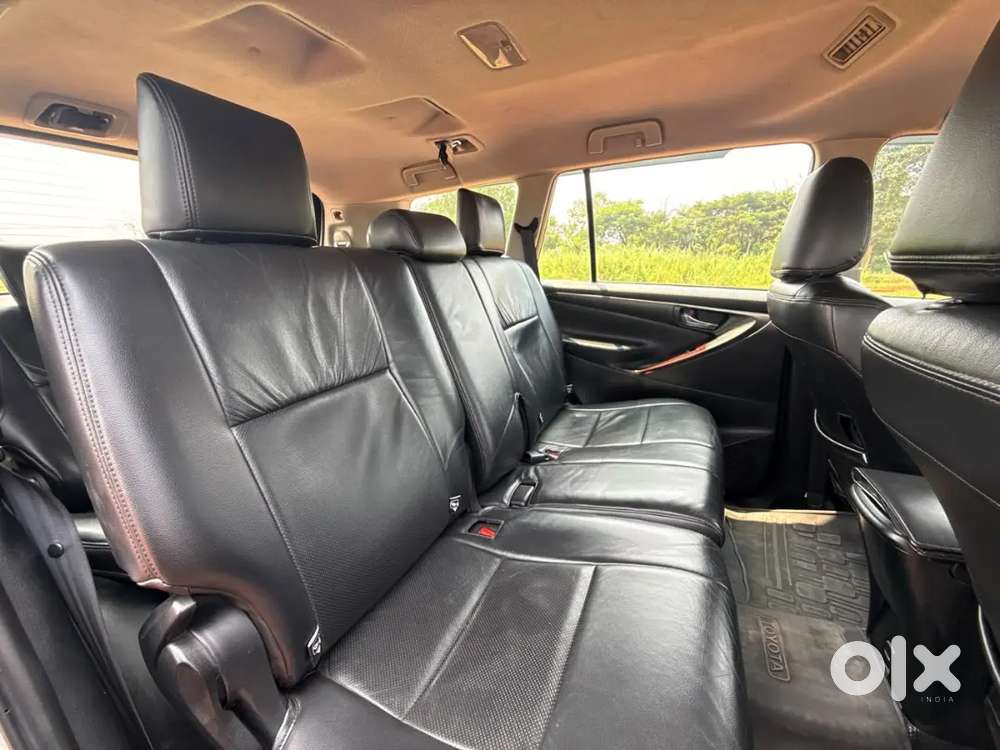 Toyota Innova Crysta 2.8g 2016 8 Seater Automatic