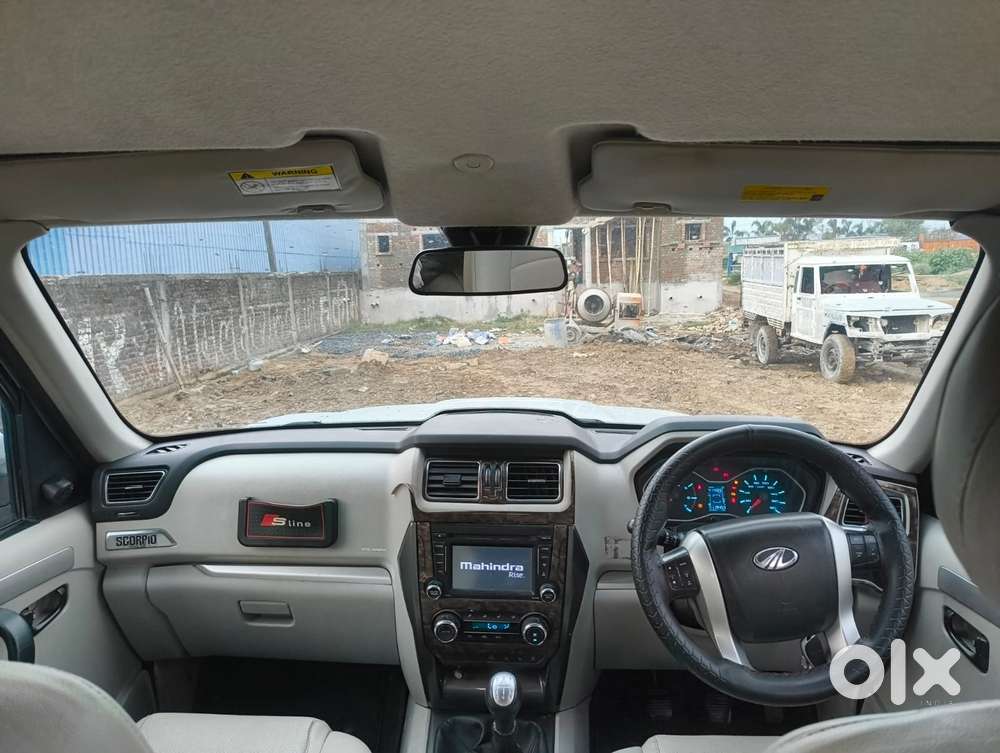 Mahindra Scorpio S10, 2016