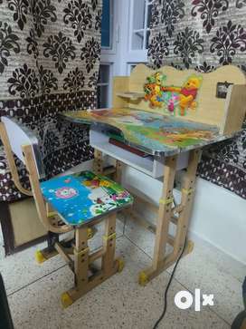 Second hand study table on sale and chair olx