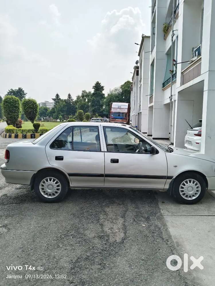 Maruti Suzuki Esteem Lxi 2005