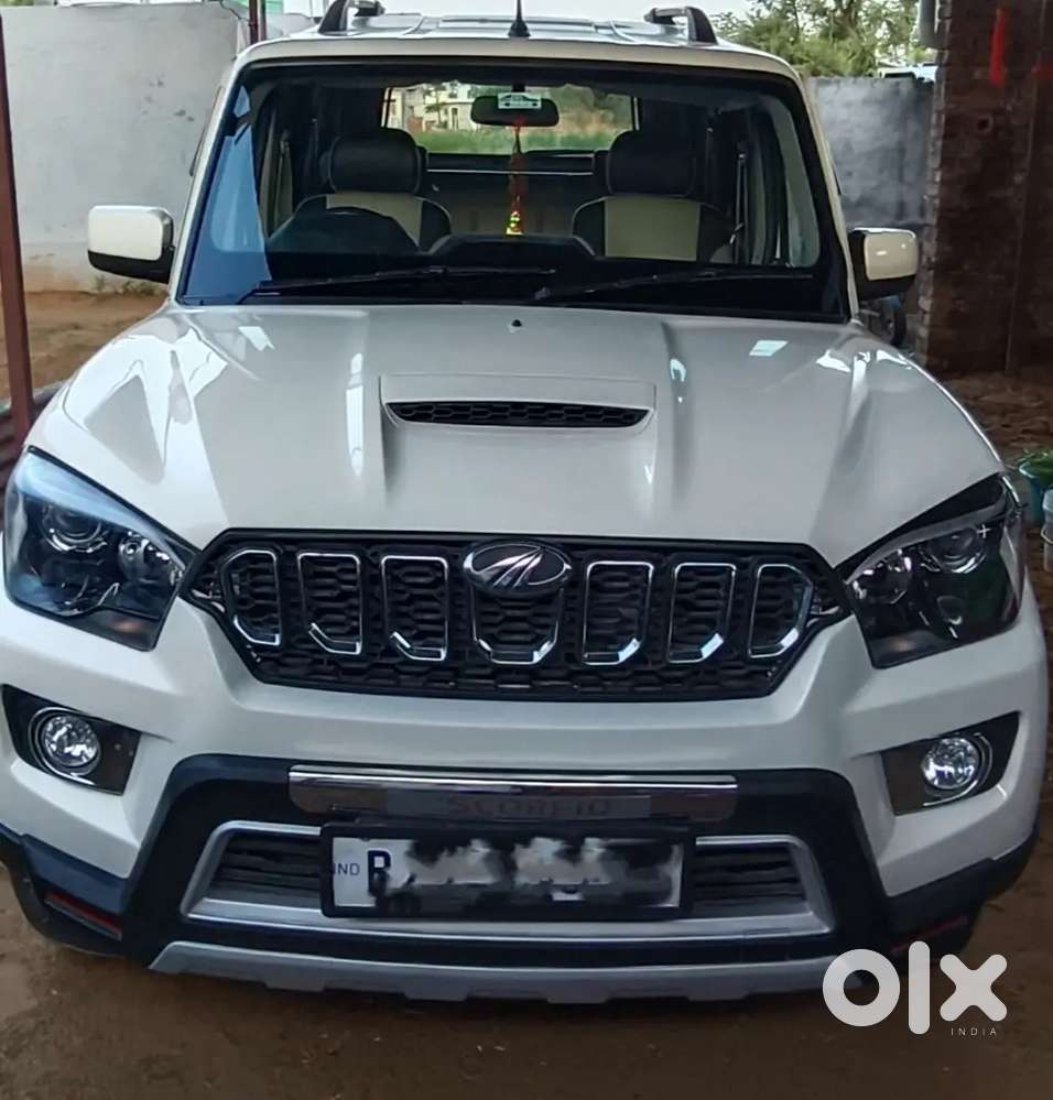 Mahindra Scorpio S6 2017