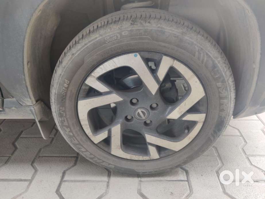 Nissan Magnite 1.0 Xv Premium, 2021, Petrol