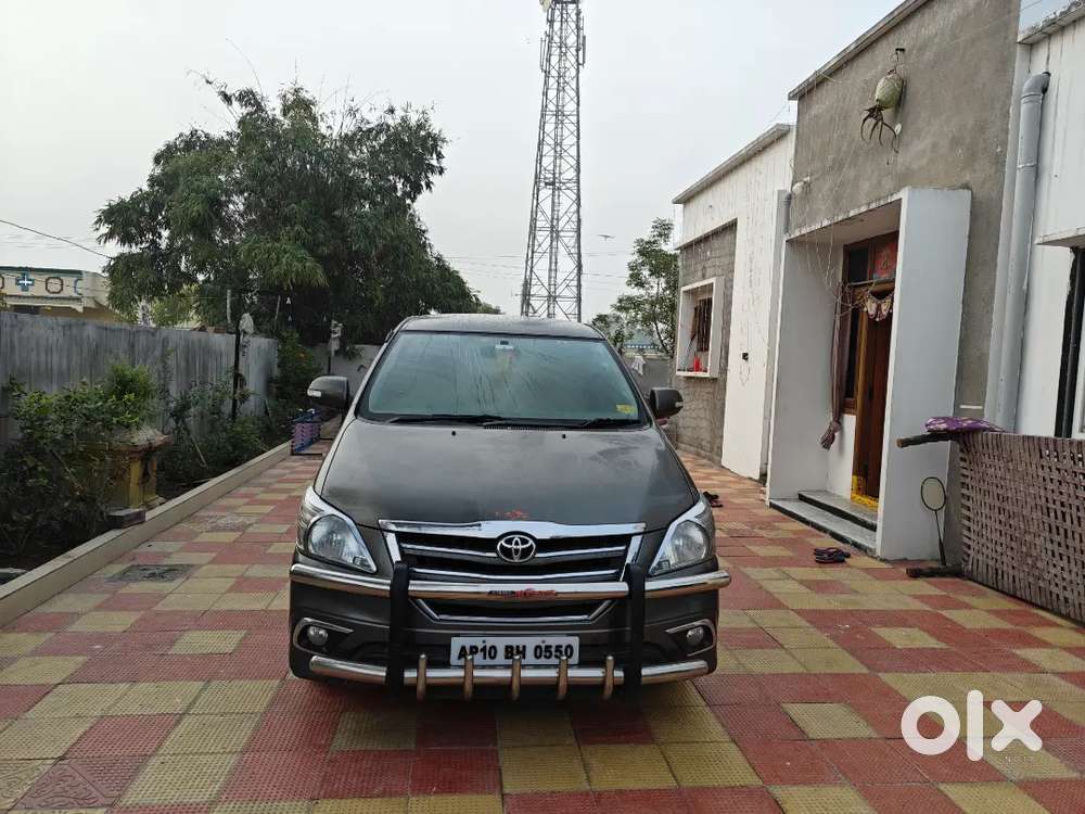 Toyota Innova 2014 Diesel 130000 Km Driven