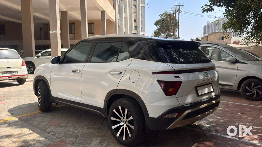 A Stylish White Hyundai Creta-sx 1.5
