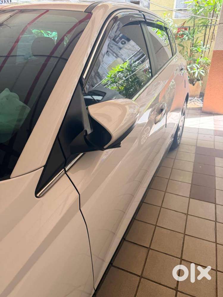 Hyundai I20 Asta (o) Ivt 2024  8,000 Km  Like Brand New  Single Own