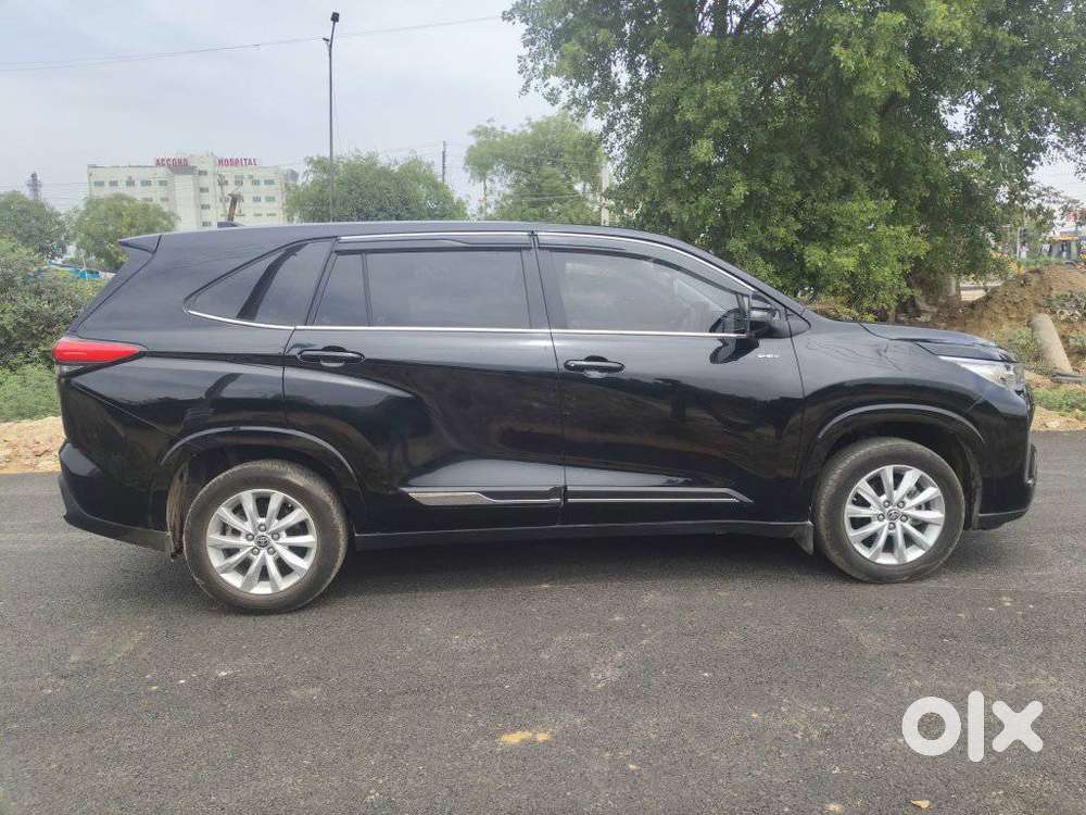 Toyota Innova Hycross 2.0 Vx (o) Hybrid 7 Str, 2025, Petrol