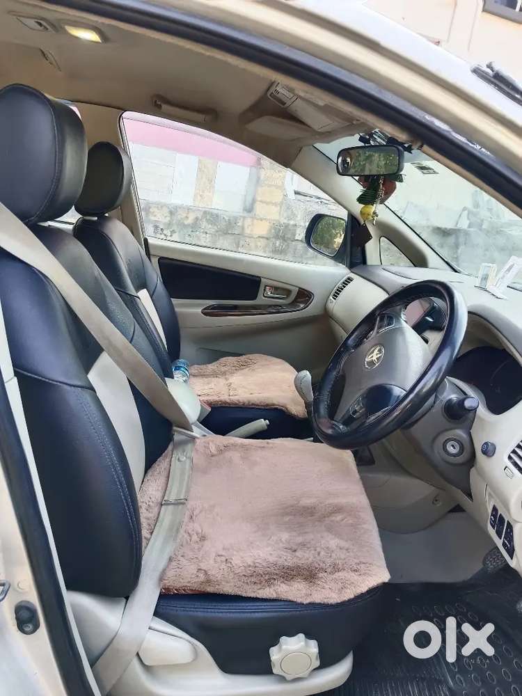 Toyota Innova Petrol 2013 Km Driven