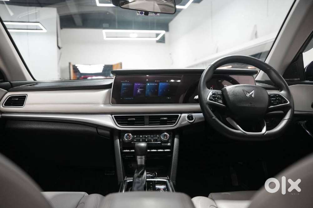 Mahindra Xuv700 2.2 Ax 7 Diesel At Luxury Pack Str, 2023, Diesel