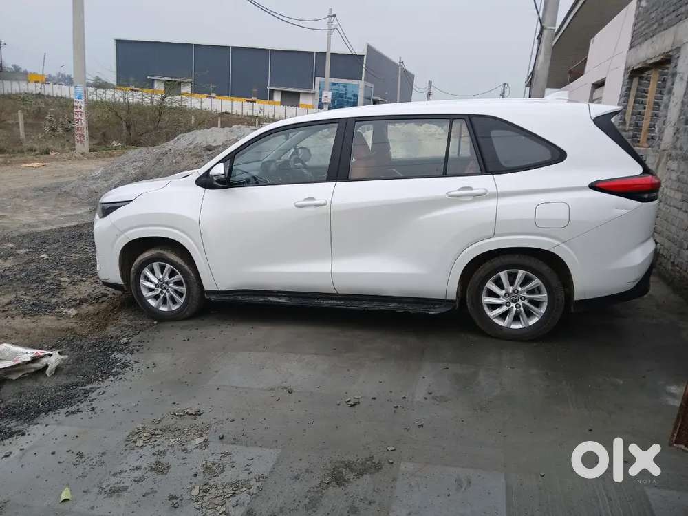 Toyota Innova Hycross 2025 Petrol 51000 Km Driven