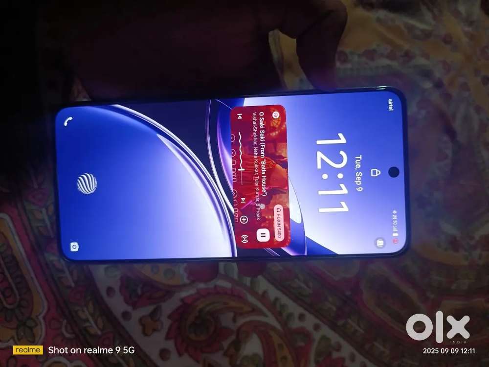 Vivo V50e 8gb/128gb bill box charger all are available only 3month