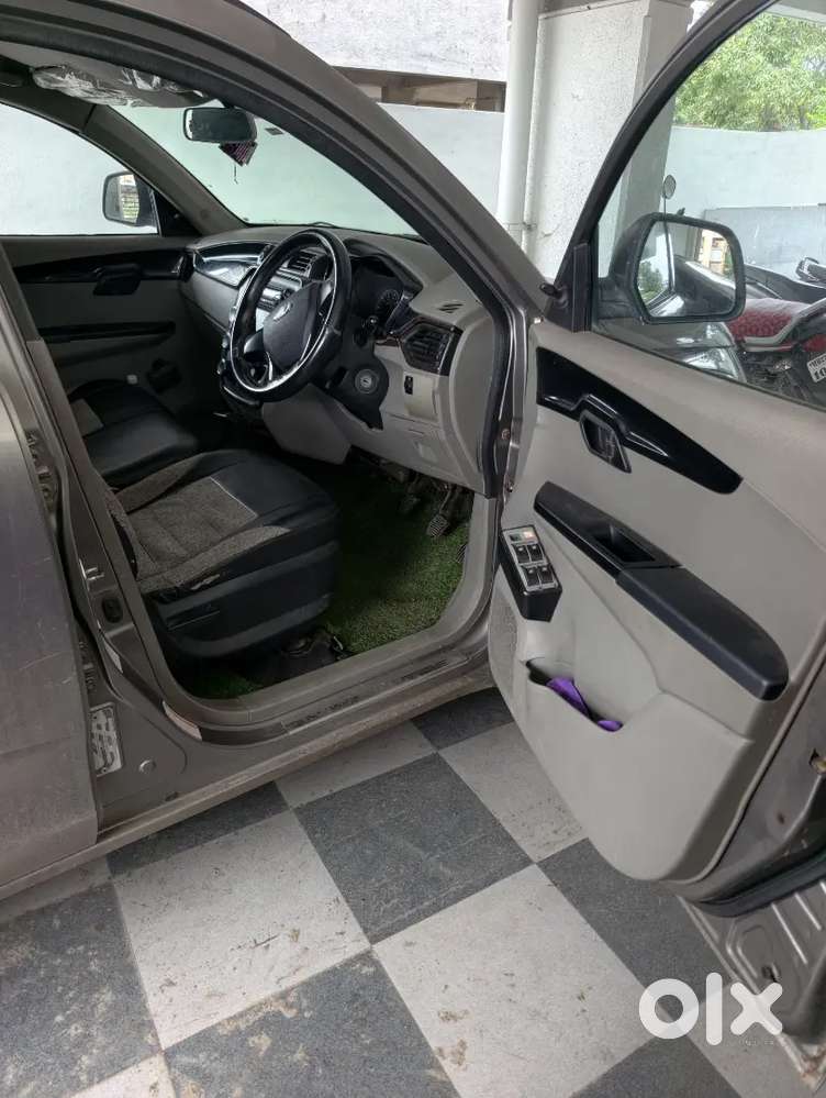 Mahindra Kuv 100 2016 मॉडल