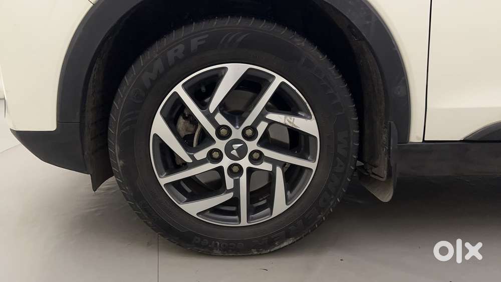 Mahindra Xuv300 1.2 W8 (o) Amt Petrol, 2022, Petrol