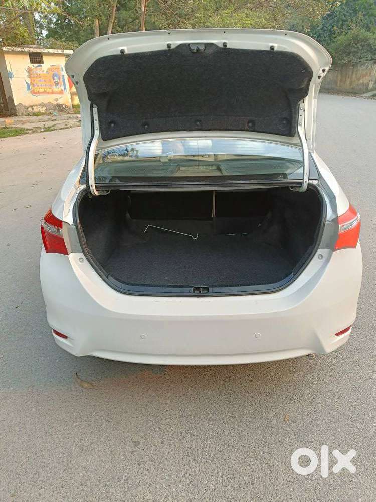 Toyota Corolla Altis G Hv At, 2015, Petrol