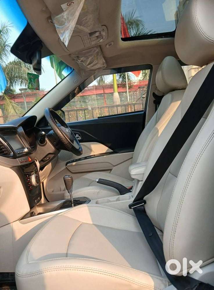 Mahindra Xuv300 1.2 W8 (o) Amt Dual Tone Petrol, 2021, Petrol