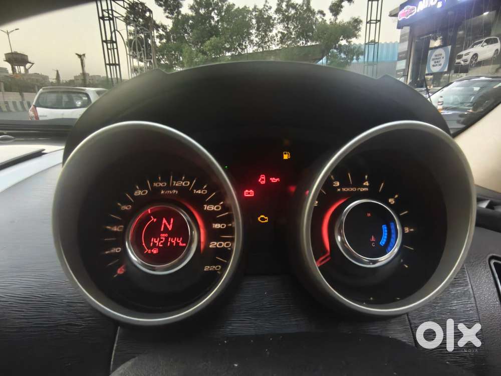 Mahindra Xuv500 W8, 2015