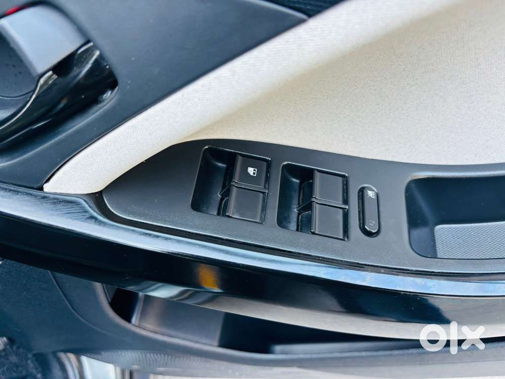 Tata Nexon Pure (s) 1.2 Petrol 6amt, 2025, Petrol