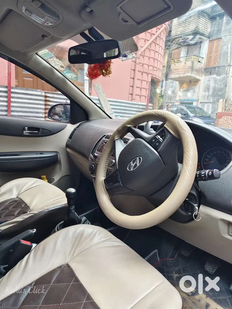 Hyundai I20 2013 Petrol Well Maintained And 30,000 Km Driven