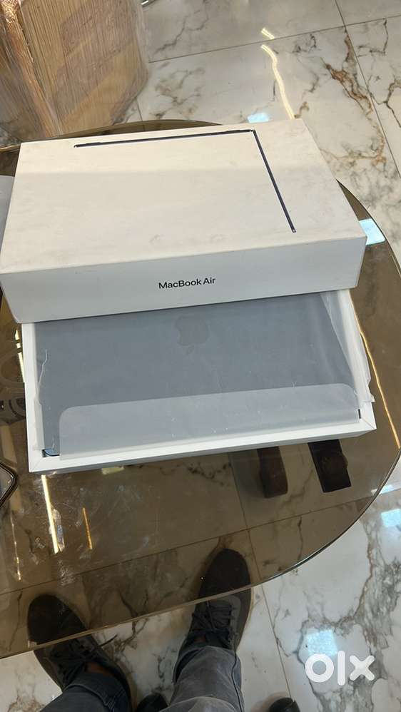 (Apple Macbook Air M3 15-inch)