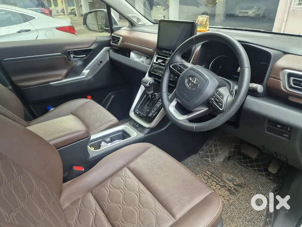 Toyota Innova Hycross 2023