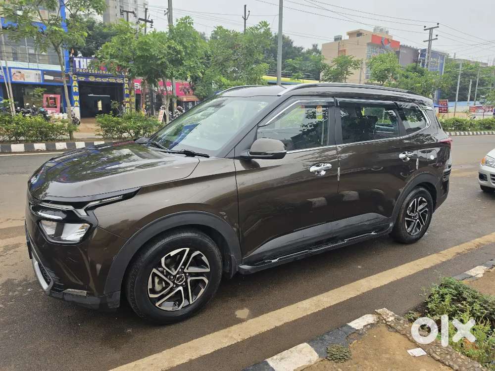 2022 Kia Carens Prestige Plus  Petrol At  31,000 Km