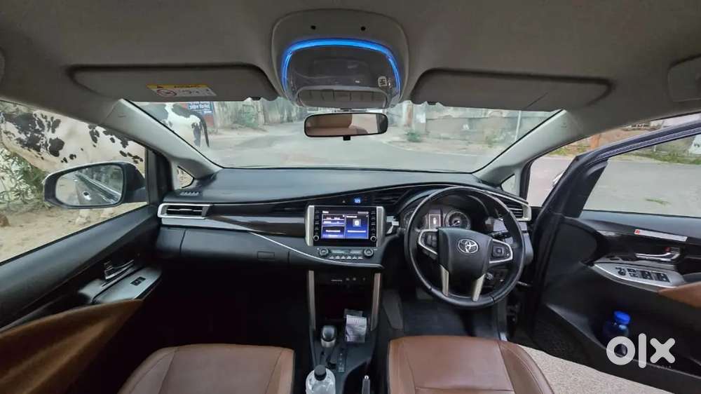 Innova Crysta Captain Seat 2.4 Z (at)