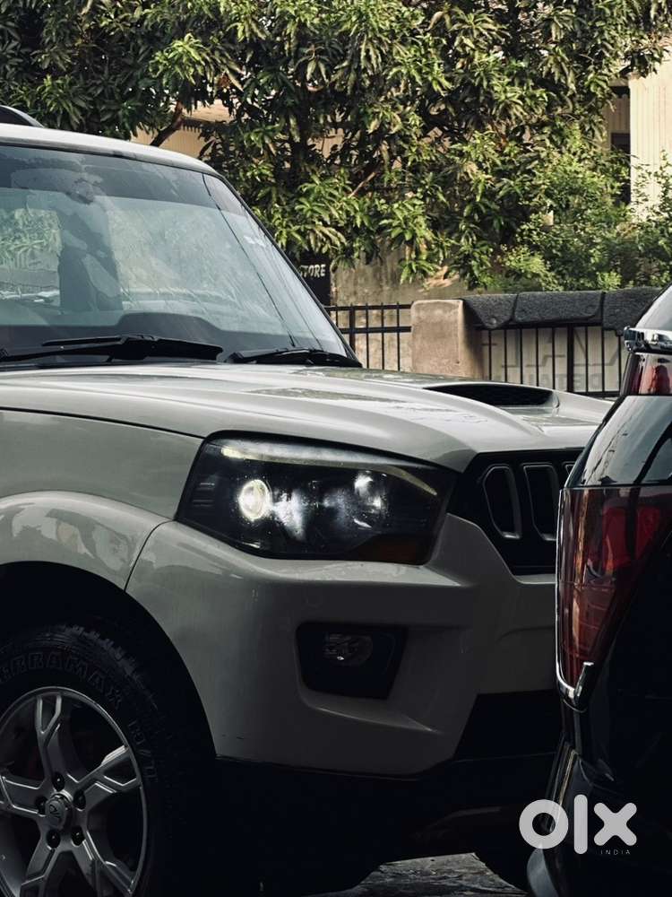 Mahindra Scorpio S10
