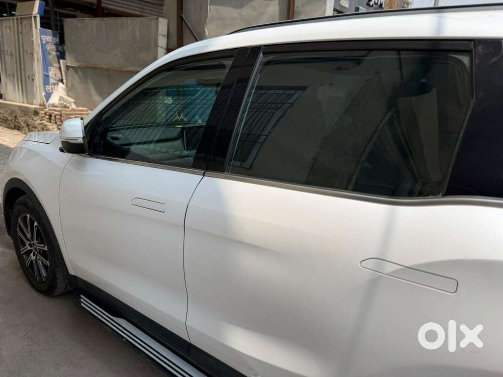 Mahindra Xuv700 2024 Diesel Well Maintained