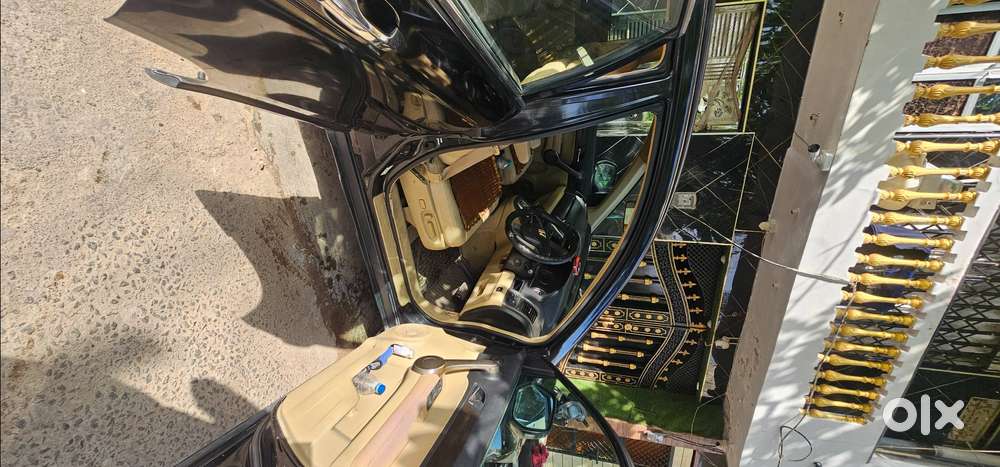 Sunroof, Fully Automatic And Manual Transmission,  Complete Luxury Suv