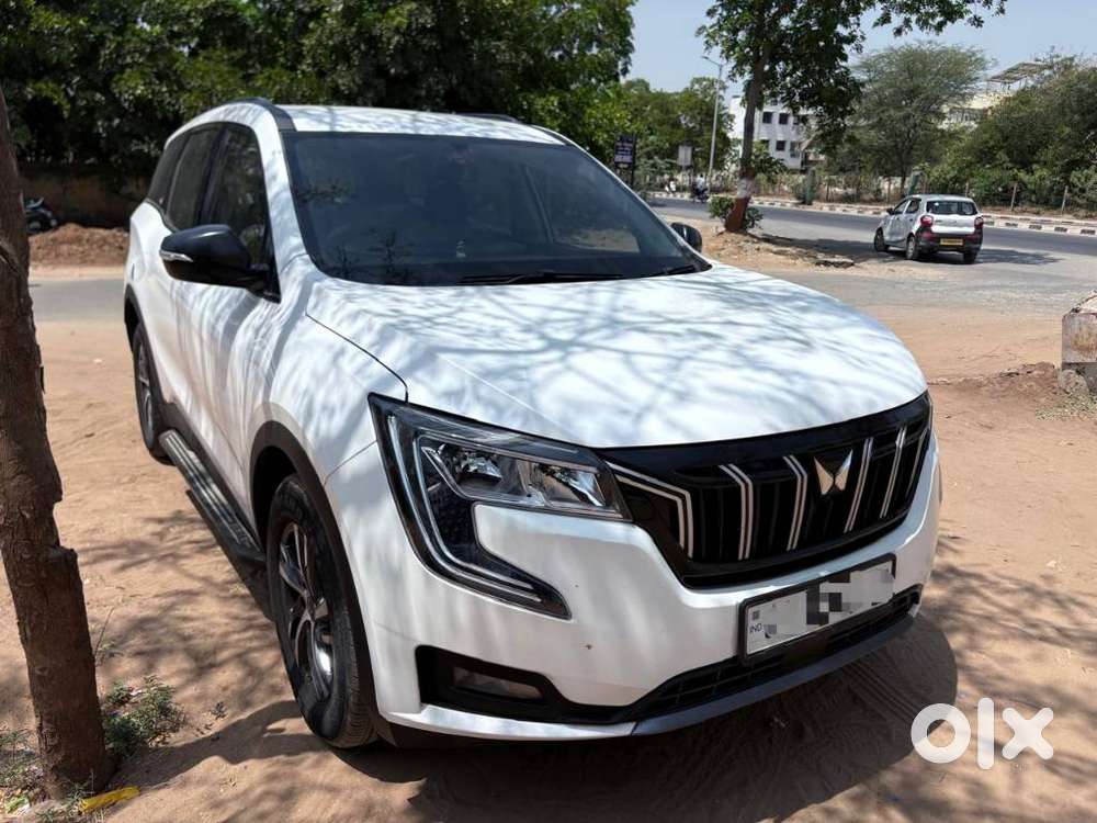 Mahindra Xuv700 2.0 Ax 3 Petrol Mt 5 Str, 2023, Petrol