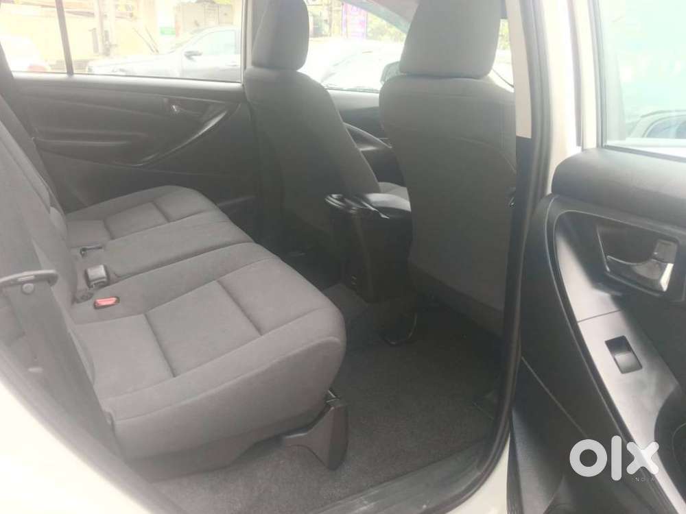 Toyota Innova Crysta [2020-ongoing] 2.7 Gx Mt 8 Str, 2024, Diesel