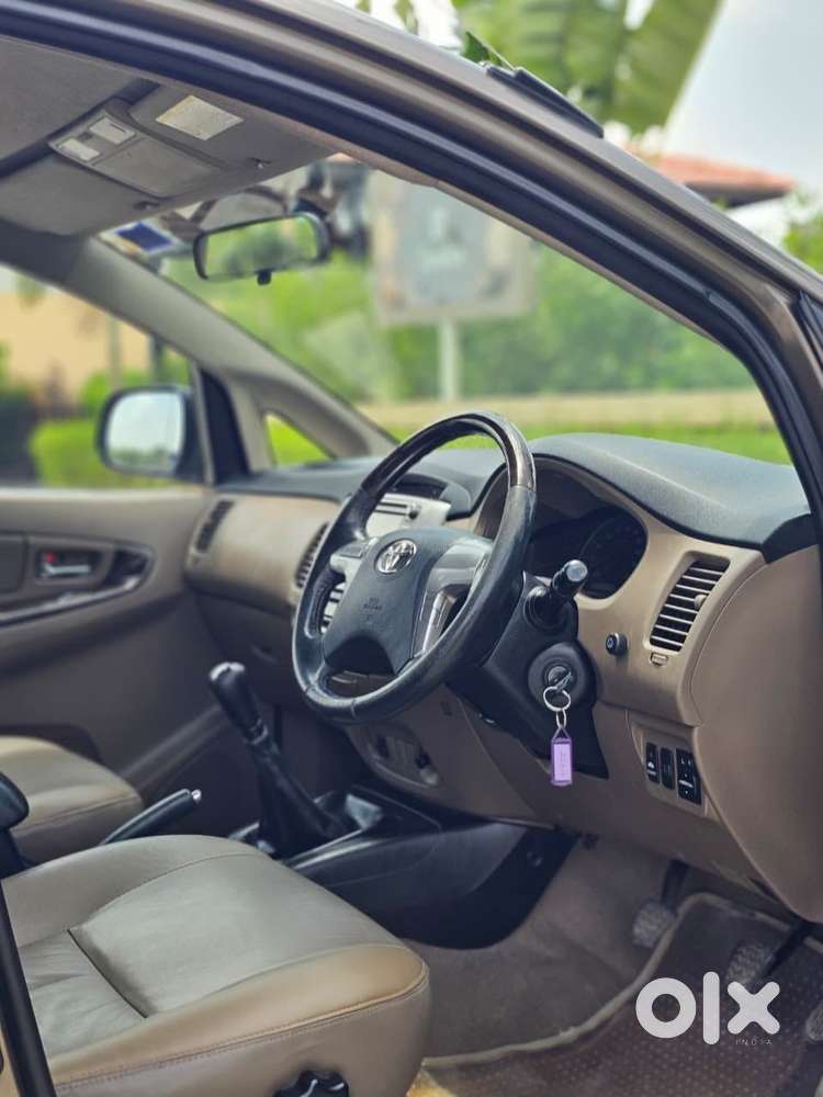 Toyota Innova 2.5 Zx Diesel 7 Seater Bsiii, 2015, Diesel