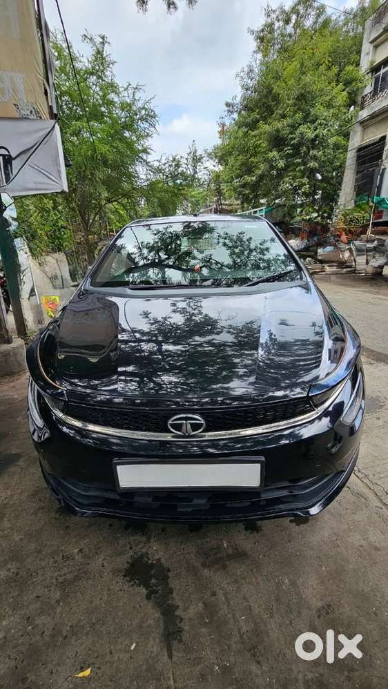 Tata Altroz, Black (dark Edition), Top Model - Push Button Start