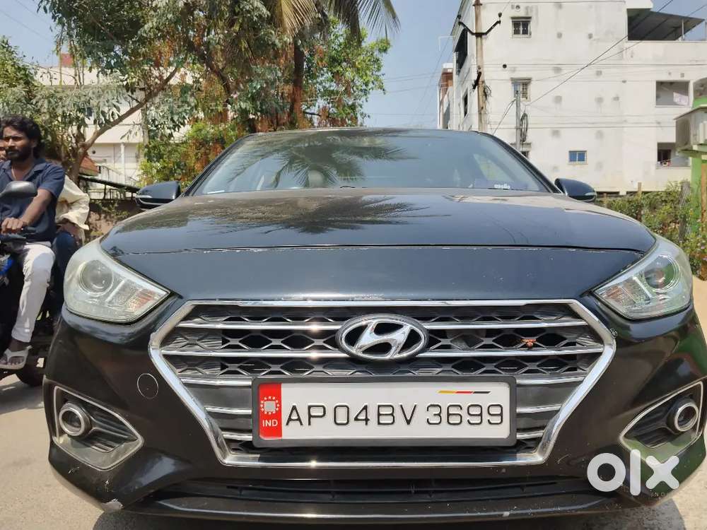 Hyundai Verna 6 Airbags With Sunroof