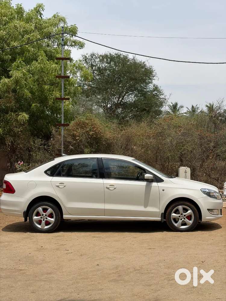Skoda Rapid 2015 At Diesel Well Maintained
