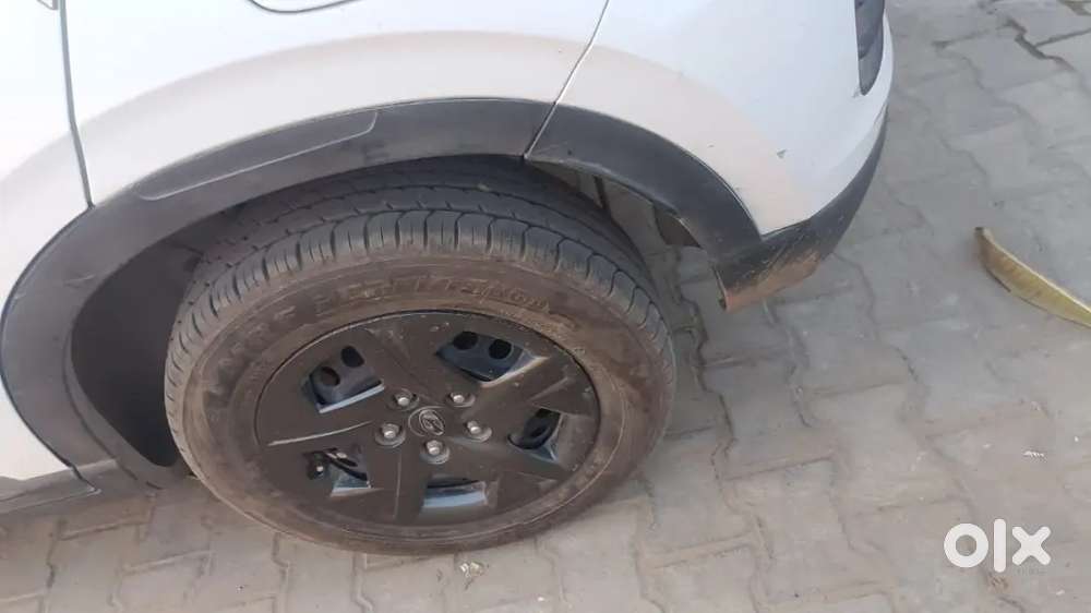 Hyundai Venue 2024 मनुअल पेट्रोल