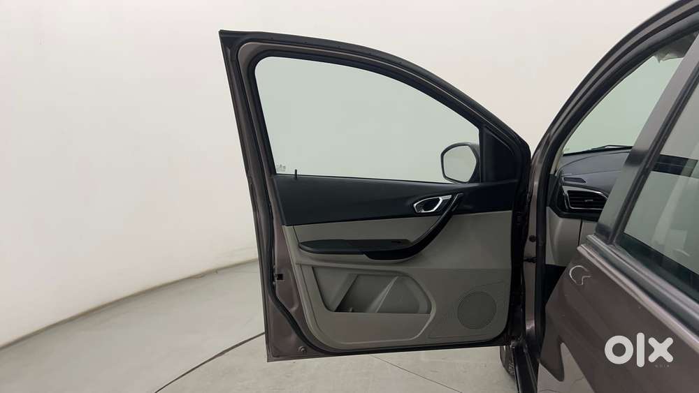 Tata Tiago Xza, 2018, Petrol