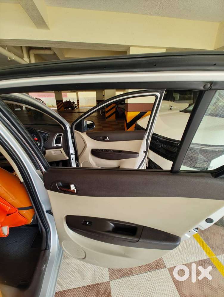 Well Maintained, 6 Airbags, Sunroof