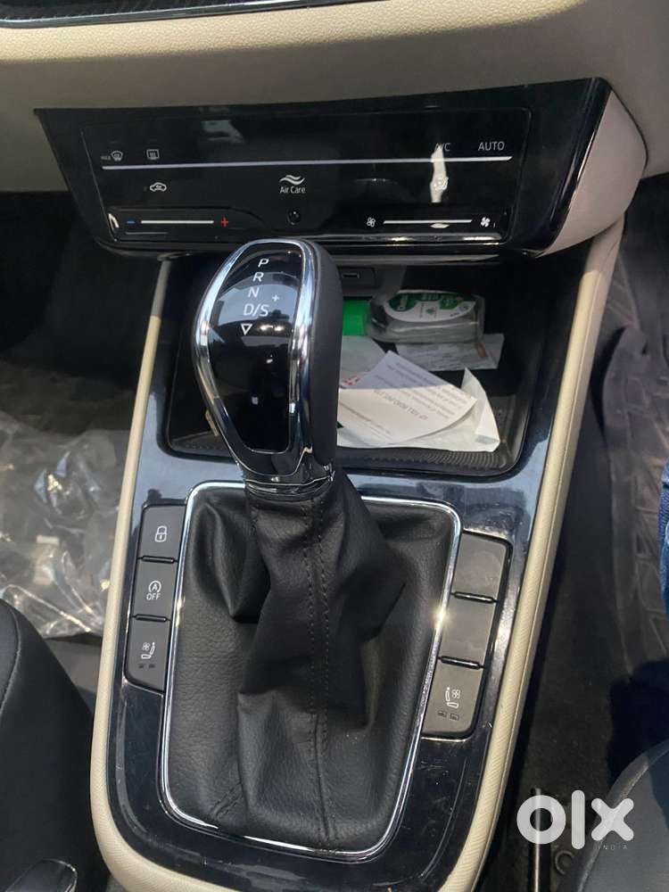 Skoda Slavia Style 1.0l Tsi At, 2023, Petrol