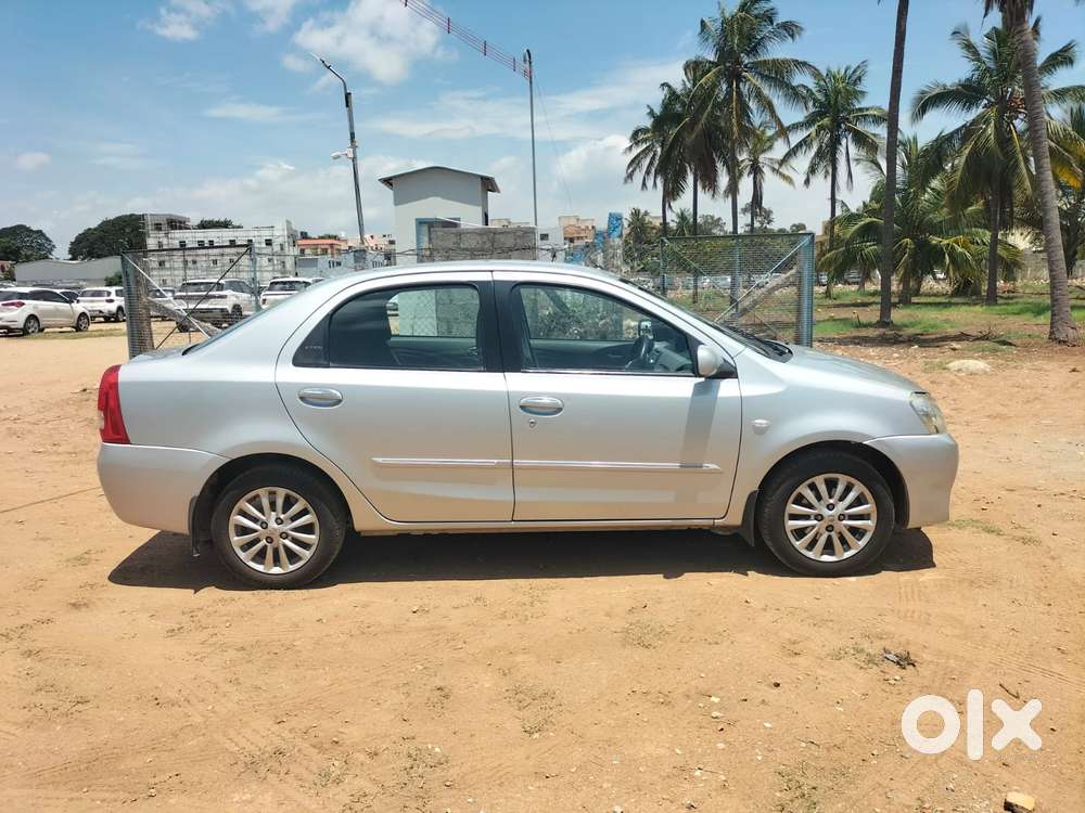 Toyota Etios V, 2011, Petrol