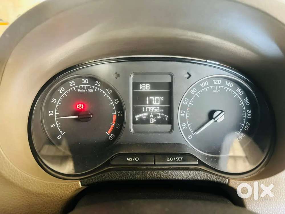 Skoda Rapid Elegance Plus 1.6 Tdi (2015)