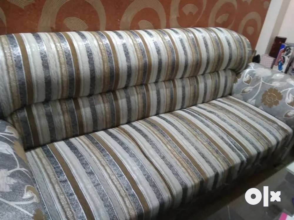 Sofa set clearance 5 seater olx