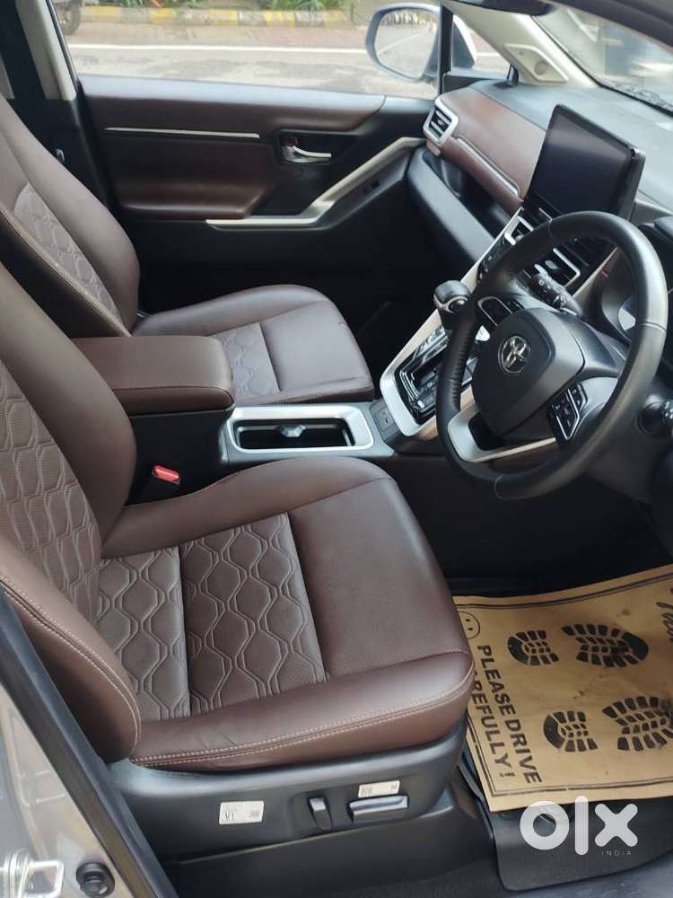 Toyota Innova Hycross 2.0 Zx Hybrid 7 Str, 2025, Petrol