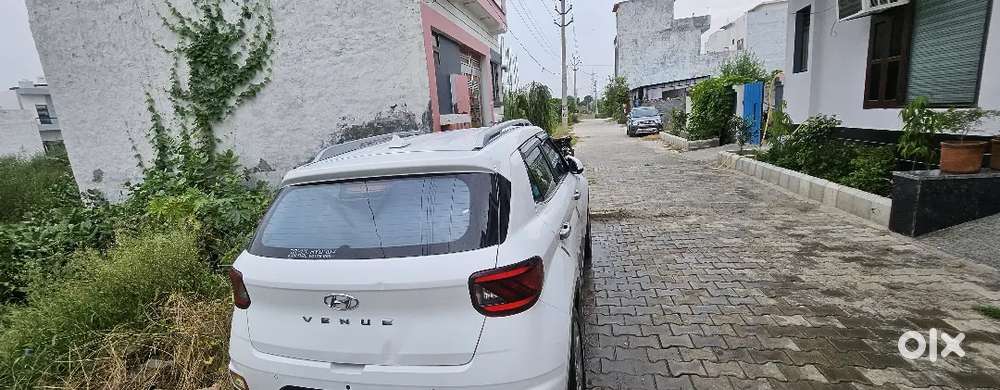 Hyundai Venue 2021 Petrol 62358 Km Driven