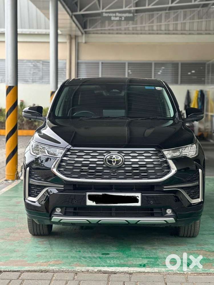 Toyota Innova Hycross Petrol 2025